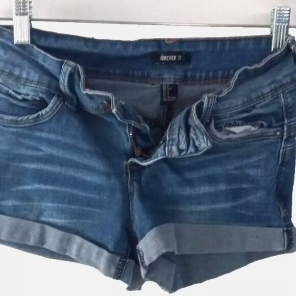 Forever 21 Women’s Blue Jean Shorts Size 5 Cuffed Stretch Pockets EUC Shading - Picture 4 of 10